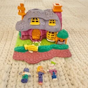 1994 Polly Pocket Rabbit House playset by Bluebird Toy